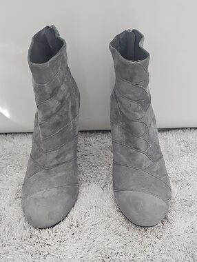 Marchez Vous Gray Suede Women's Ankle Boots